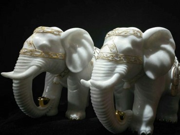 吉象汉白玉石雕18*42*28CM