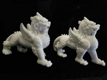 貔貅汉白玉石雕15*46*34CM