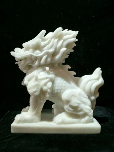 麒麟汉白玉石雕20*34*42CM