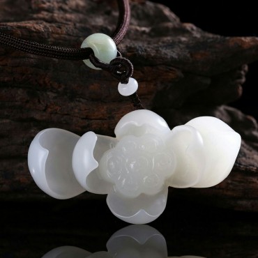 灵韵水莲玉化砗磲挂坠